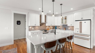 Riverfront property with an upscale in-law suite. Experience - photo 14