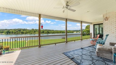 Riverfront property with an upscale in-law suite. Experience - photo 23