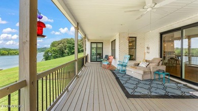 Riverfront property with an upscale in-law suite. Experience - photo 25