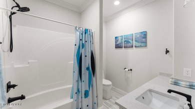 Riverfront property with an upscale in-law suite. Experience - photo 40