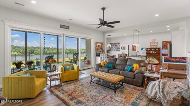 Riverfront property with an upscale in-law suite. Experience - photo 43