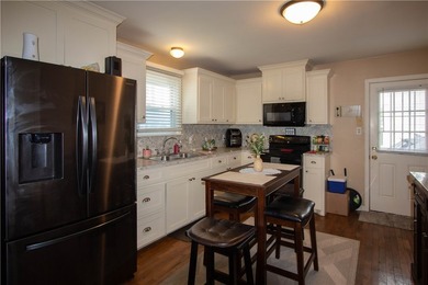 Welcome home to this charming 2-bedroom, 1-bath, detached 1-car - photo 7