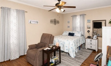 Welcome home to this charming 2-bedroom, 1-bath, detached 1-car - photo 10