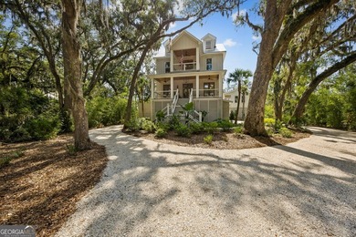 Welcome to an extraordinary waterfront retreat offering the - photo 2