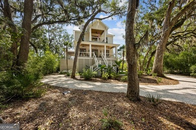 Welcome to an extraordinary waterfront retreat offering the - photo 3