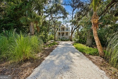 Welcome to an extraordinary waterfront retreat offering the - photo 4