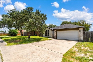 Welcome home to this well-maintained 3-bedroom, 2-bath residence - photo 2