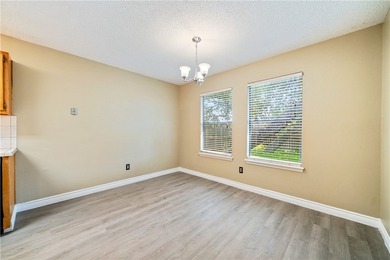 Welcome home to this well-maintained 3-bedroom, 2-bath residence - photo 8