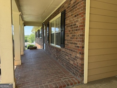 Welcome home to 4140 Etowah Drive! This 3BR/2B ranch home on a - photo 3