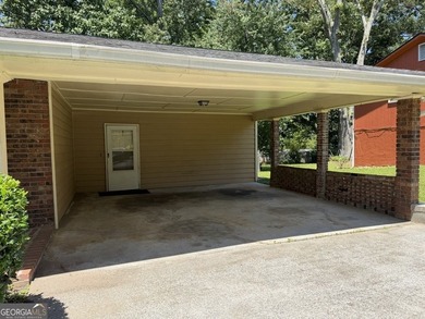 Welcome home to 4140 Etowah Drive! This 3BR/2B ranch home on a - photo 4