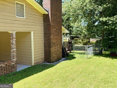 Welcome home to 4140 Etowah Drive! This 3BR/2B ranch home on a - photo 5