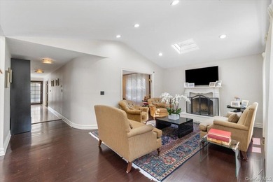 Bright and spacious Colonial, impeccably maintained and - photo 13