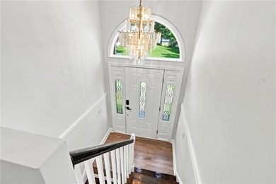 Beautifully renovated from top to bottom, this 3-4 bed, 2 full - photo 21