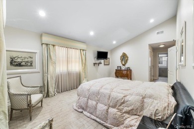 Bright and spacious Colonial, impeccably maintained and - photo 24