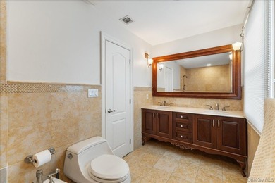 Bright and spacious Colonial, impeccably maintained and - photo 25