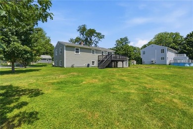 Beautifully renovated from top to bottom, this 3-4 bed, 2 full - photo 28