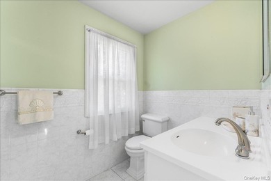 Bright and spacious Colonial, impeccably maintained and - photo 29