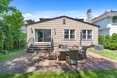 Bright and spacious Colonial, impeccably maintained and - photo 38