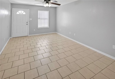 Come and meet your lovely new home! Remodeled and move-in ready - photo 3