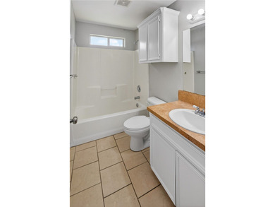 Come and meet your lovely new home! Remodeled and move-in ready - photo 4