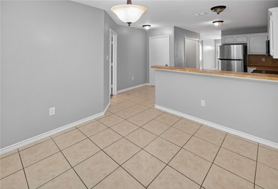 Come and meet your lovely new home! Remodeled and move-in ready - photo 5