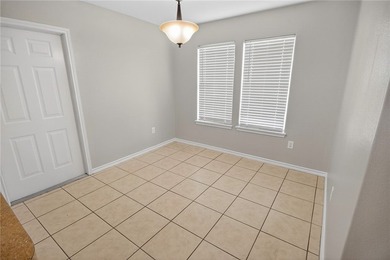 Come and meet your lovely new home! Remodeled and move-in ready - photo 6