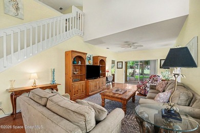 Stunning end-unit, furnished townhouse filled w/ natural light - photo 4