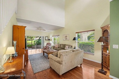 Stunning end-unit, furnished townhouse filled w/ natural light - photo 5