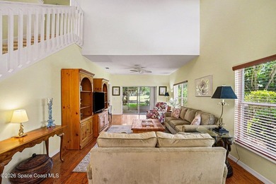 Stunning end-unit, furnished townhouse filled w/ natural light - photo 6