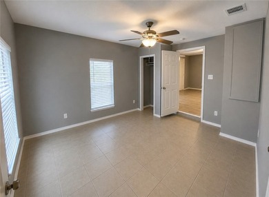 GREAT INCOME PRODUCING DUPLEX, BOTH UNITS HAVE 2 BEDS AND A BATH - photo 13