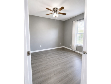 GREAT INCOME PRODUCING DUPLEX, BOTH UNITS HAVE 2 BEDS AND A BATH - photo 16
