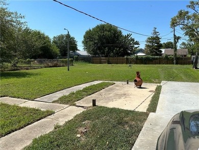 GREAT INCOME PRODUCING DUPLEX, BOTH UNITS HAVE 2 BEDS AND A BATH - photo 18