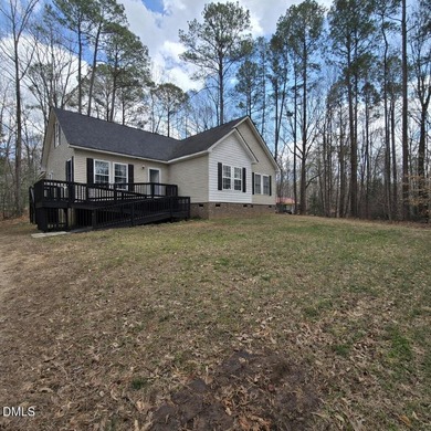Welcome to 121 Santee Drive in the gated Lake Royale community! - photo 2
