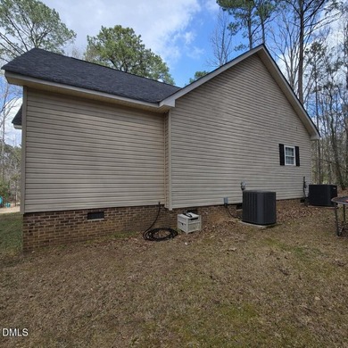 Welcome to 121 Santee Drive in the gated Lake Royale community! - photo 4