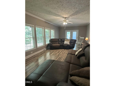Welcome to 121 Santee Drive in the gated Lake Royale community! - photo 6