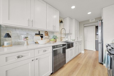 Welcome to this beautifully renovated 2 bedroom, 2 bathroom - photo 11