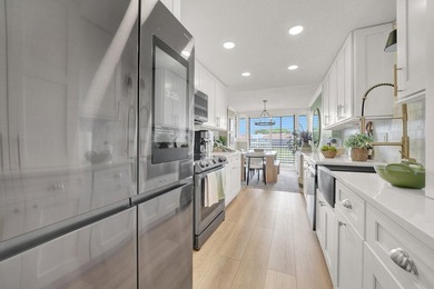 Welcome to this beautifully renovated 2 bedroom, 2 bathroom - photo 13