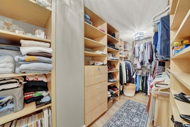 Welcome to this beautifully renovated 2 bedroom, 2 bathroom - photo 22