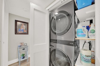 Welcome to this beautifully renovated 2 bedroom, 2 bathroom - photo 29