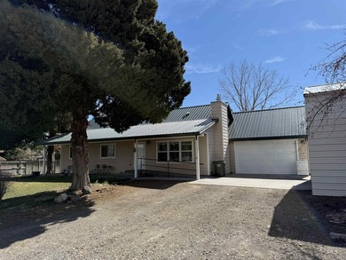 Welcome to 273 W. Snake River Ave in Glenns Ferry, Idaho - a