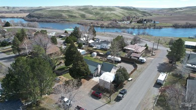 Welcome to 273 W. Snake River Ave in Glenns Ferry, Idaho - a