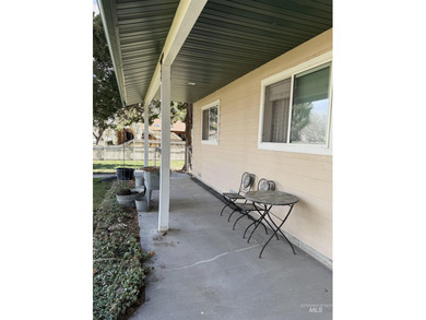 Welcome to 273 W. Snake River Ave in Glenns Ferry, Idaho - a