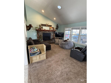 Welcome to 273 W. Snake River Ave in Glenns Ferry, Idaho - a
