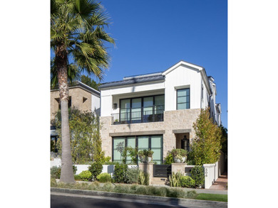 Stunning fully furnished luxury lease featuring a 2 bedroom, 2.5 - photo 1