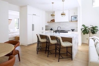 Stunning fully furnished luxury lease featuring a 2 bedroom, 2.5 - photo 3
