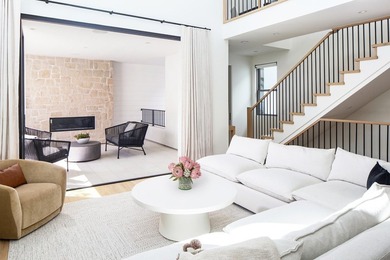 Stunning fully furnished luxury lease featuring a 2 bedroom, 2.5 - photo 7