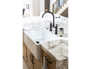 Stunning fully furnished luxury lease featuring a 2 bedroom, 2.5 - photo 10