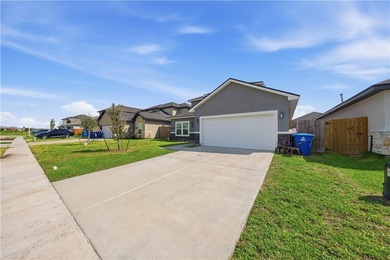 Welcome to this beautifully maintained 4-bedroom, 3-bathroom - photo 2