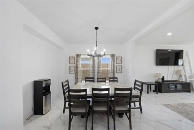 Welcome to this beautifully maintained 4-bedroom, 3-bathroom - photo 8