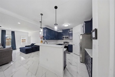Welcome to this beautifully maintained 4-bedroom, 3-bathroom - photo 10